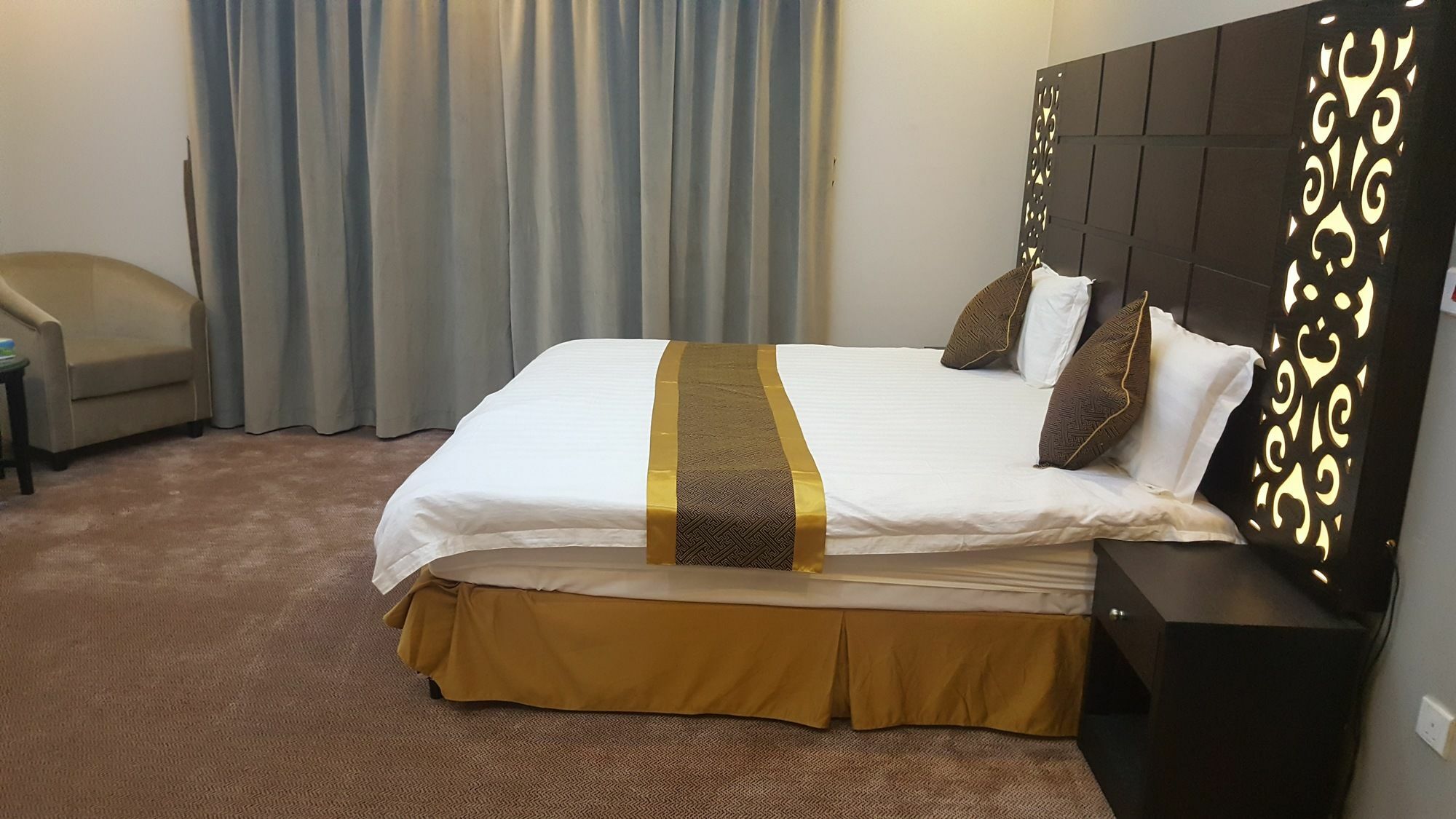 Aparthotel Center Plaza 4*