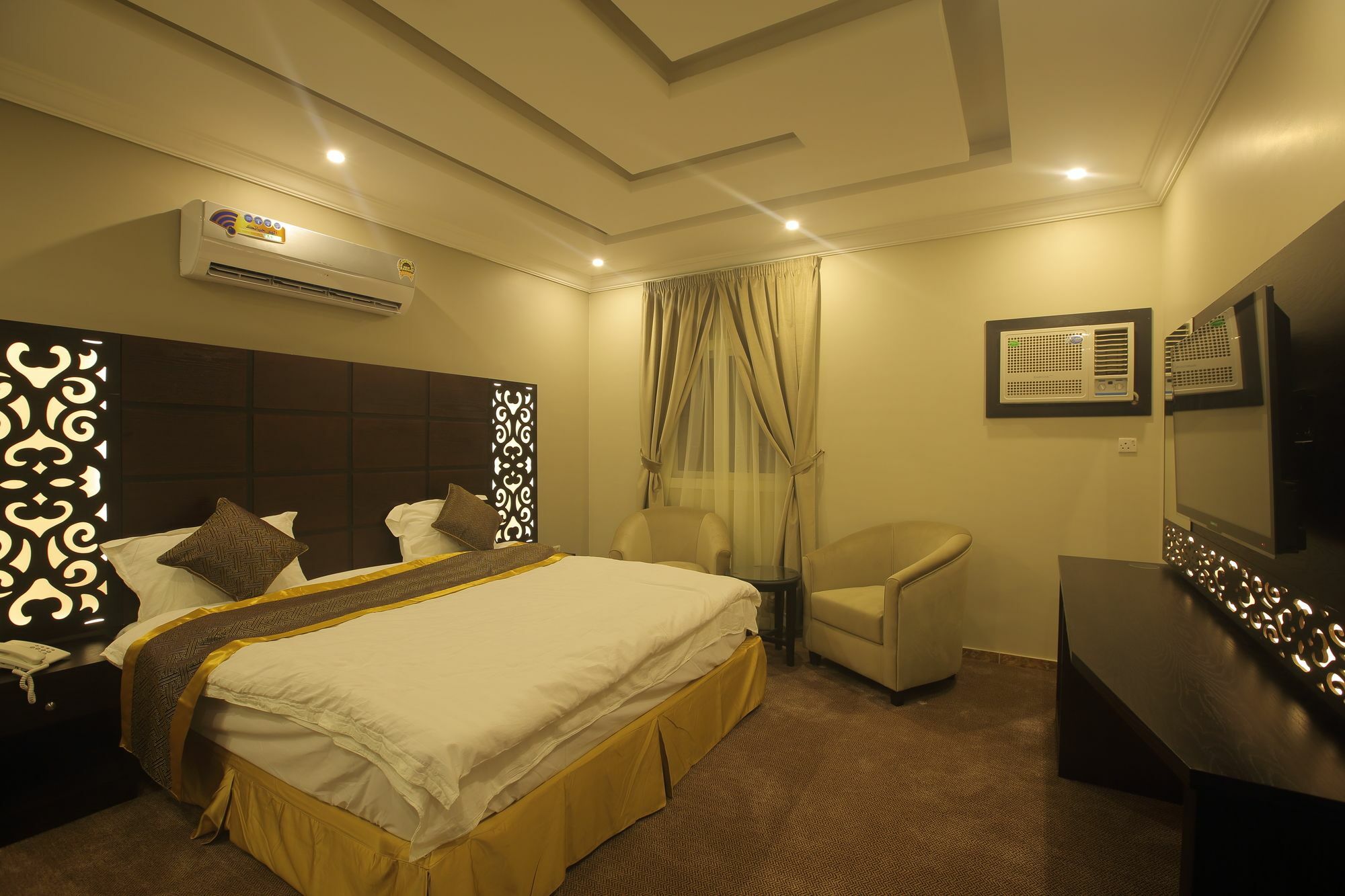 Center Plaza 4*